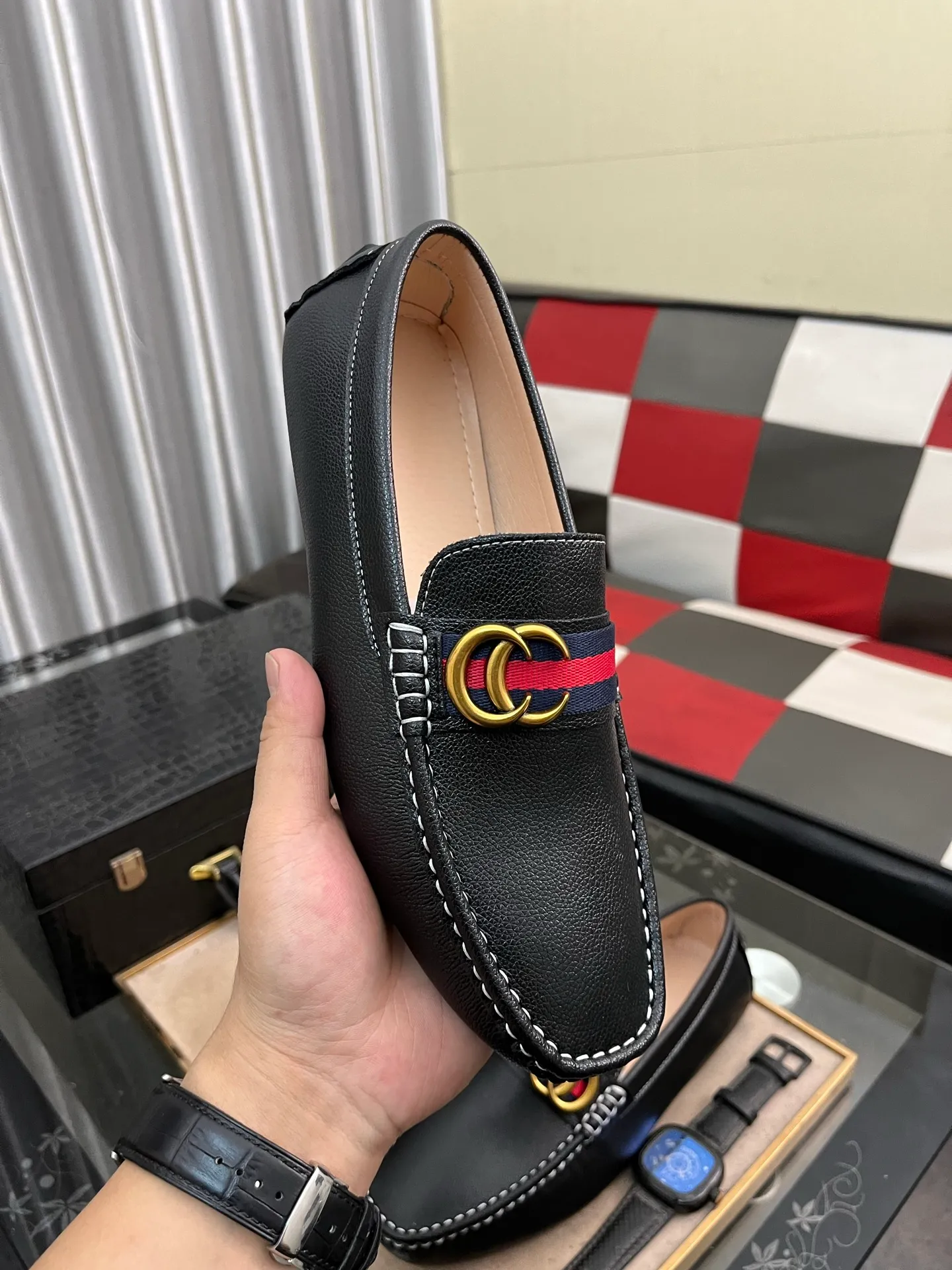 Men's shoes💰400⌚️⌚️【GUCCI Gucci】Original men's casual beanie shoes, original Italian imported special material cowhide embossed➕real first-layer sheepskin lining; equipped with precision stitching to highlight low-key luxury. The comfortable sole design ensures maximum comfort and anti-slip properties. The shoe shape is dignified and the low-key charm is not concealed! Natural and free new urbanism, size: 38-442️⃣Colors available